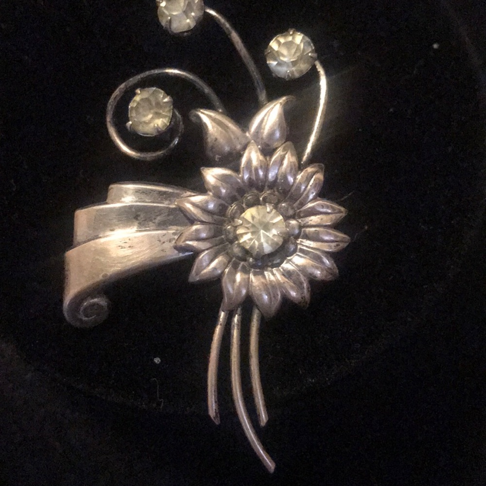 Vintage silver flower brooch